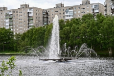 В Мурманске запущен фонтан на озере Глубоком