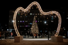 В муниципалитетах Мурманской области зажглись огни на новогодних елках