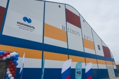 В Заполярном открылась современная ледовая арена «Метеор»