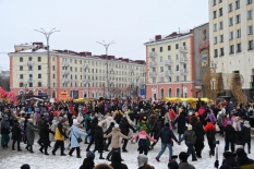 Мурманчане проводили Масленицу в центре города