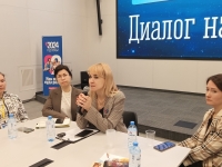 «Диалог на равных»: мурманские эксперты обсудили влияние медиа на формирование образа семьи