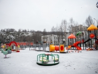 Новая детская площадка радует маленьких мурманчан